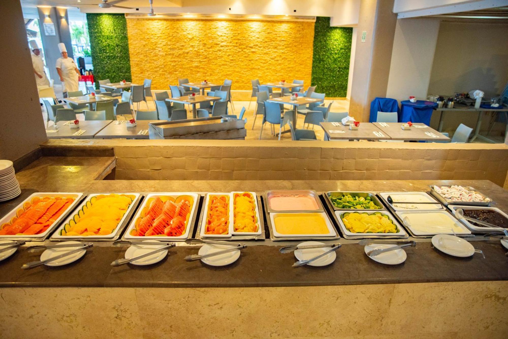 Ritz Acapulco All Inclusive Экстерьер фото A buffet at a hotel
