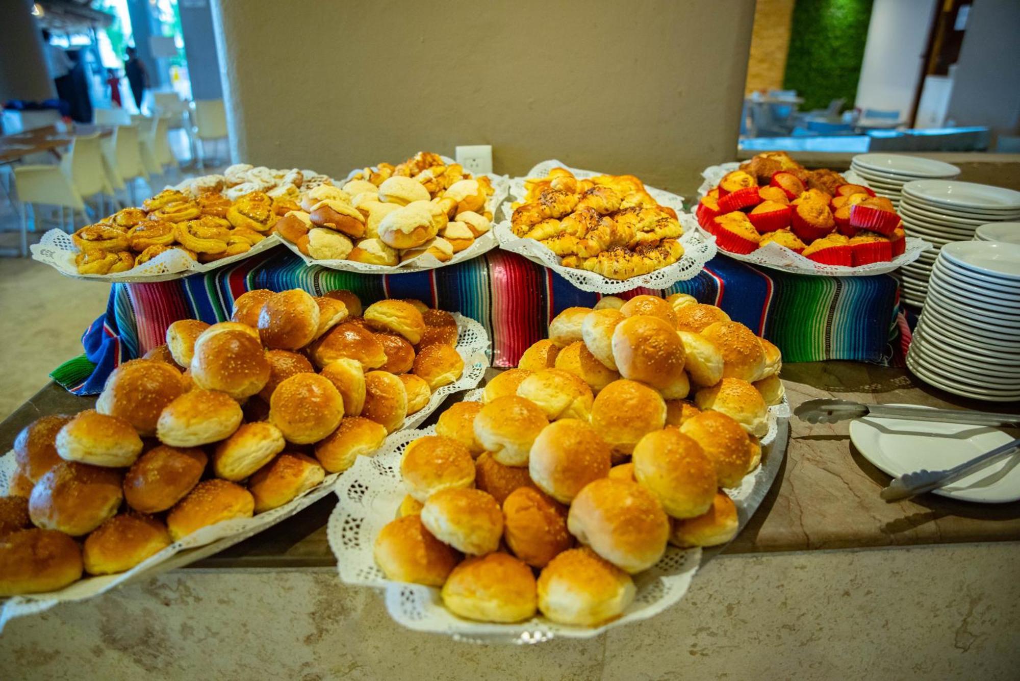 Ritz Acapulco All Inclusive Экстерьер фото Buns and pastries