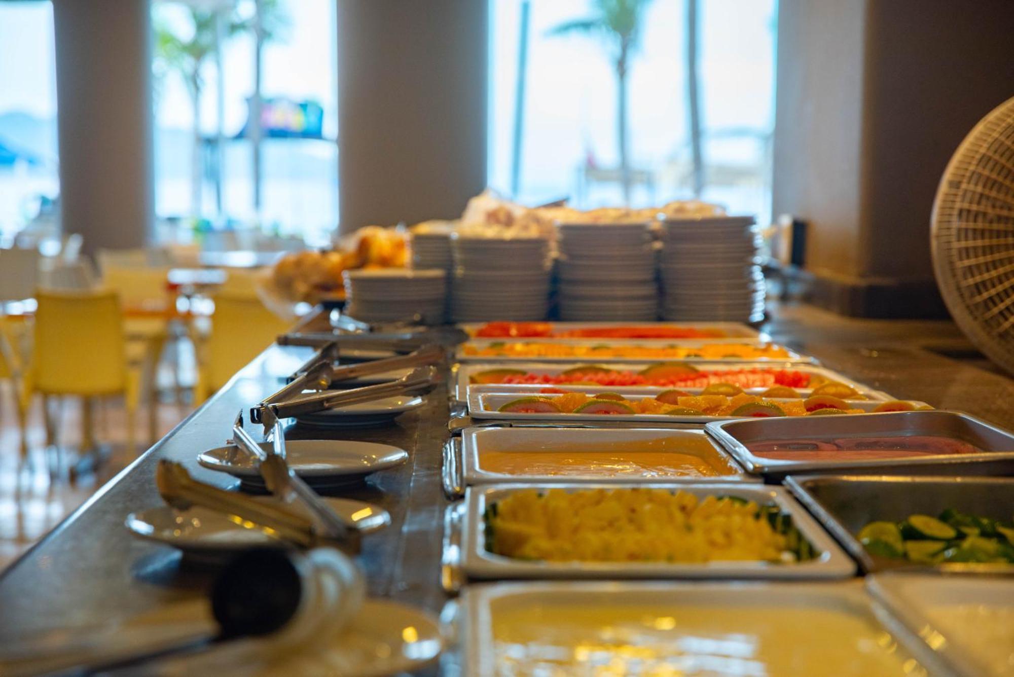 Ritz Acapulco All Inclusive Экстерьер фото A chafing dish buffet