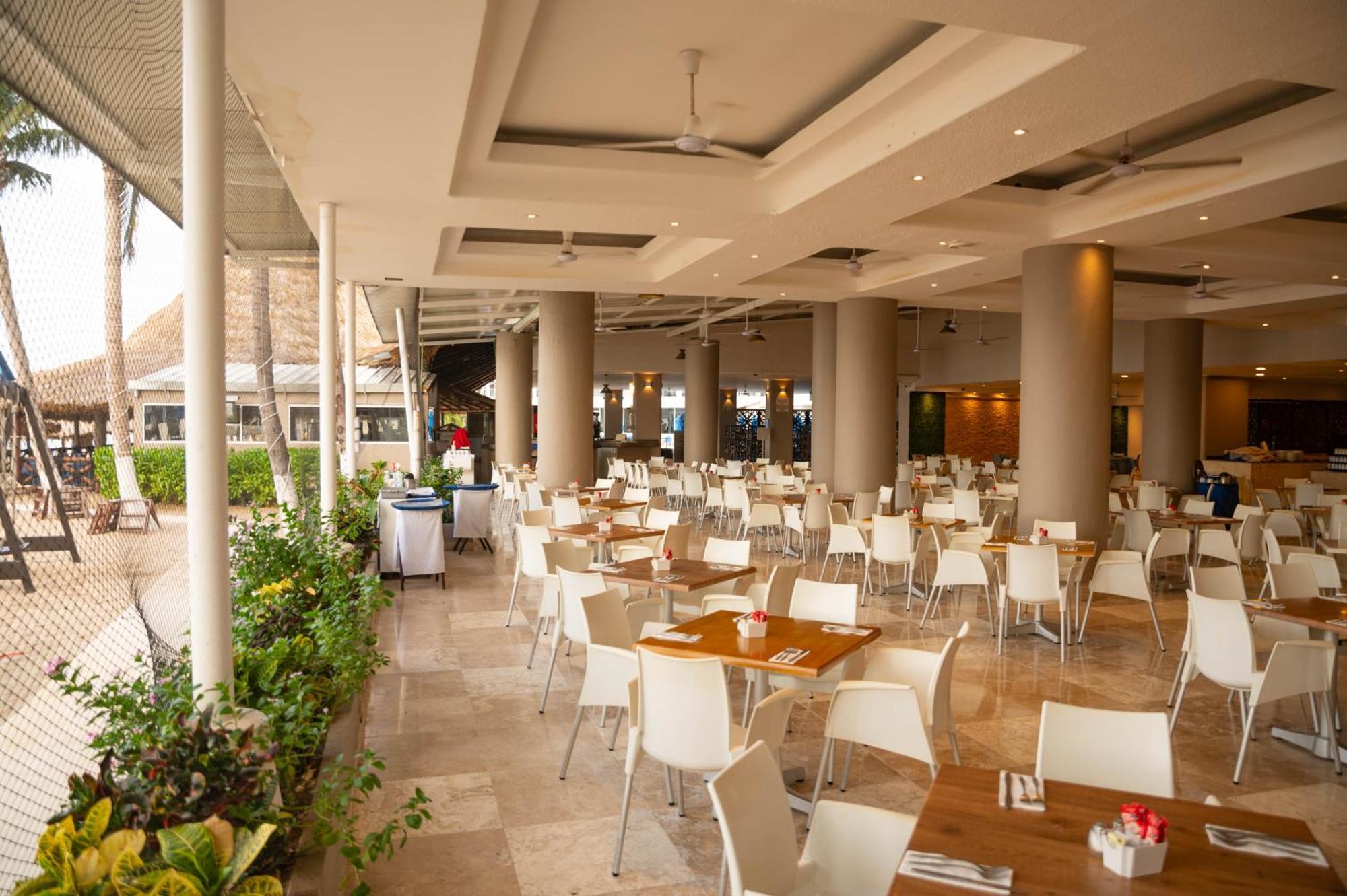 Ritz Acapulco All Inclusive Экстерьер фото The restaurant at the hotel