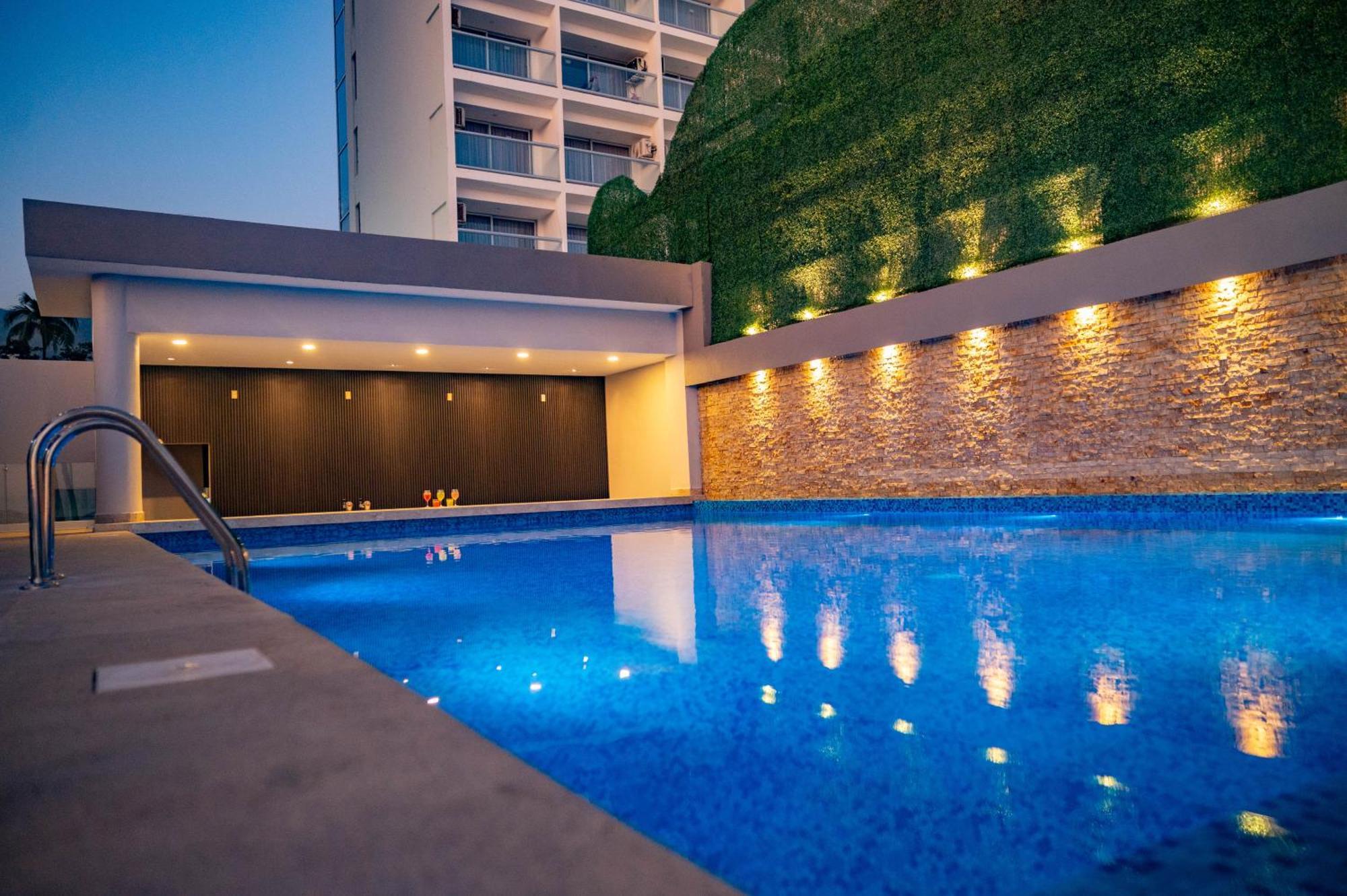Ritz Acapulco All Inclusive Экстерьер фото The swimming pool at the hotel