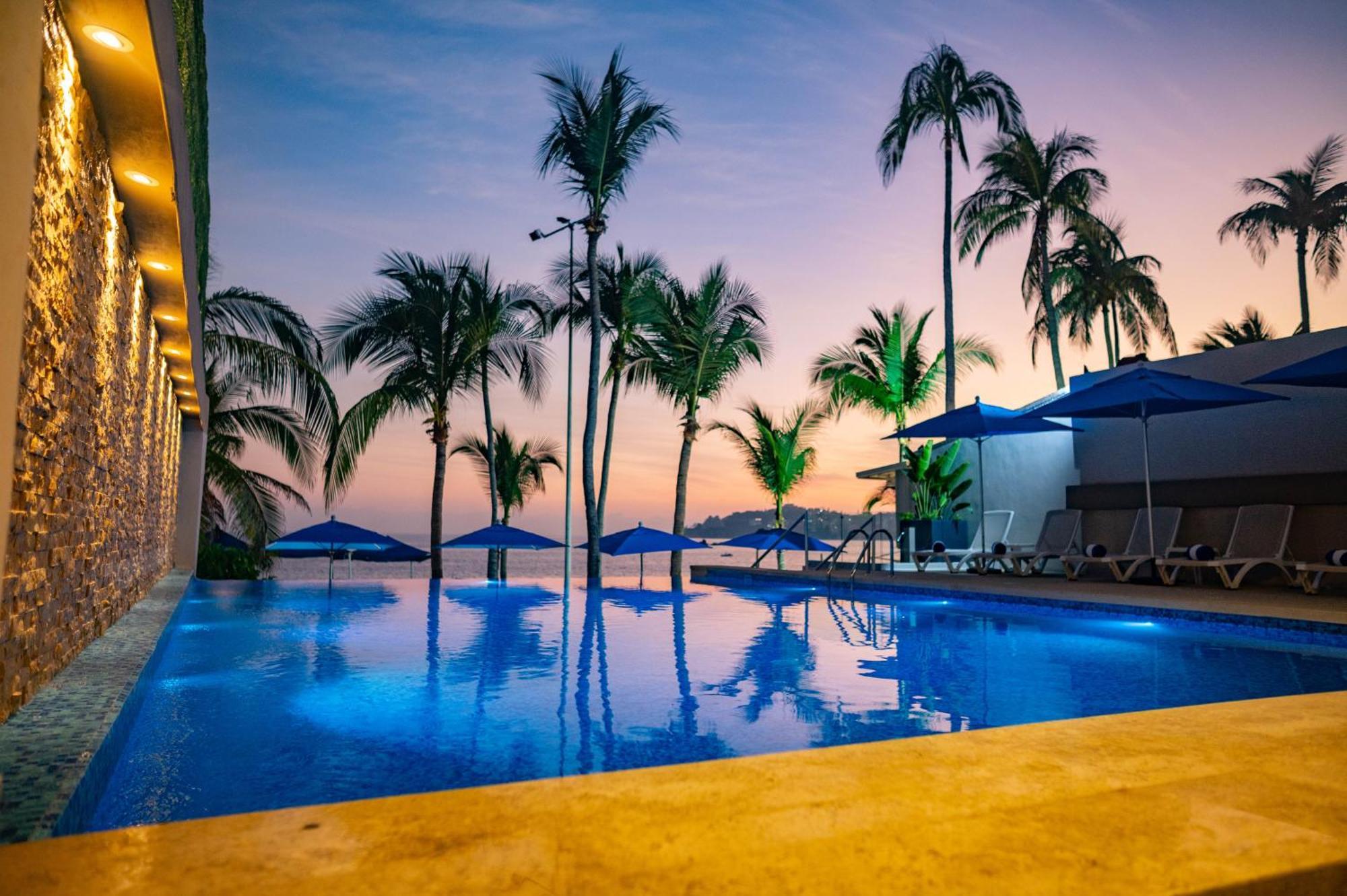 Ritz Acapulco All Inclusive Экстерьер фото Infinity pool at the hotel