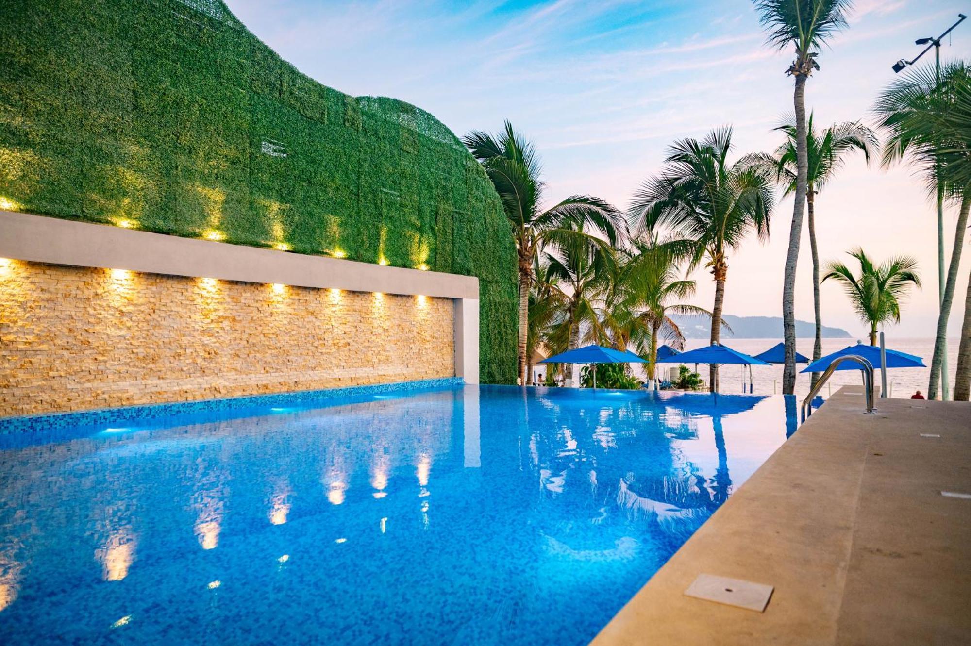 Ritz Acapulco All Inclusive Экстерьер фото The swimming pool at the resort